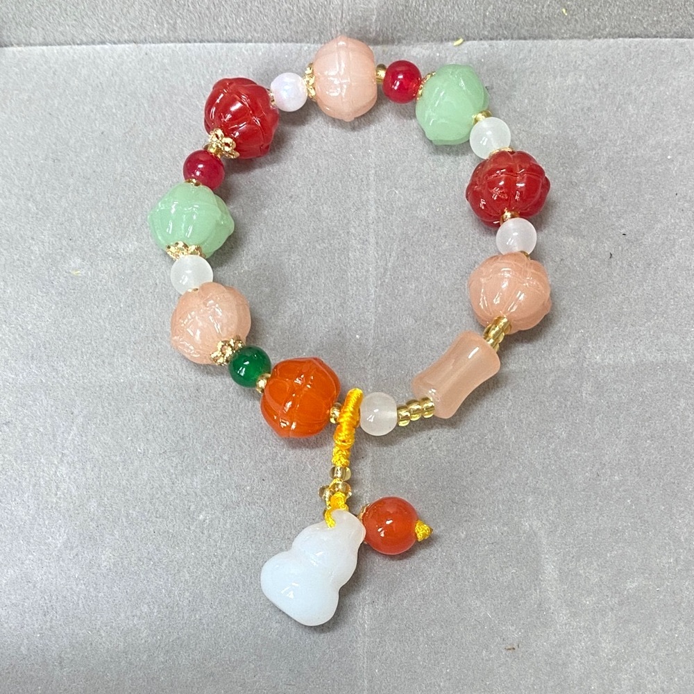 🕸️ Multicolor NWOT Beaded Bracelet with Charm